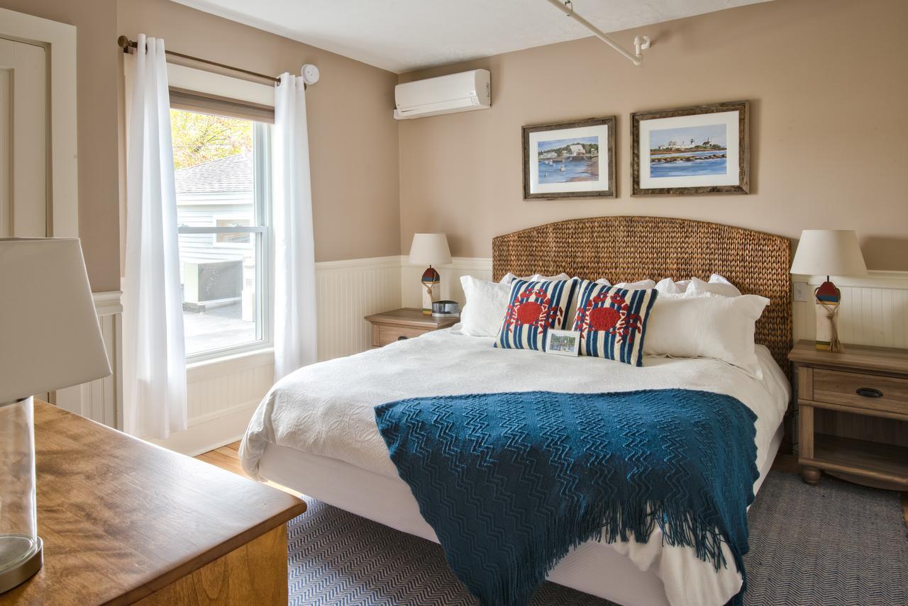 Carriage House King with Sleeper Sofa,815628914:JPEG