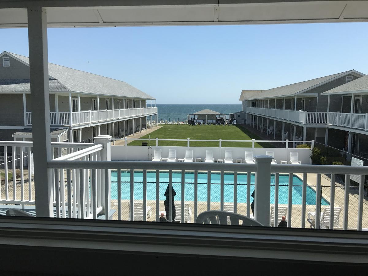 Queen Room with Pool View