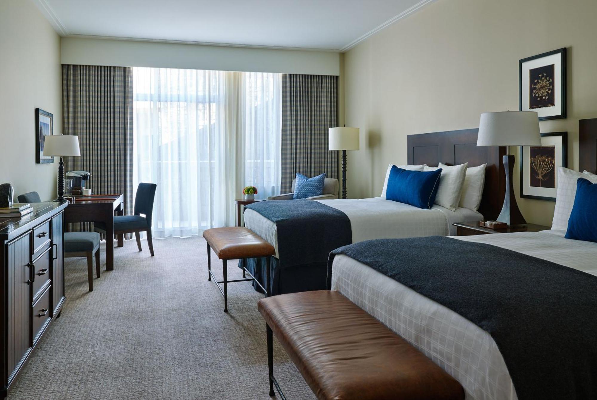 Queen Room Two Queen Beds Courtyard View