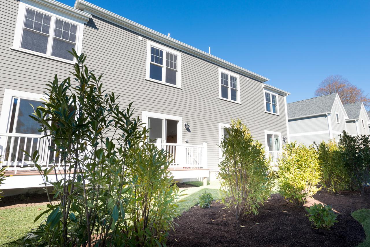 Studio with Balcony - Not Pet Friendly,615533085:JPEG