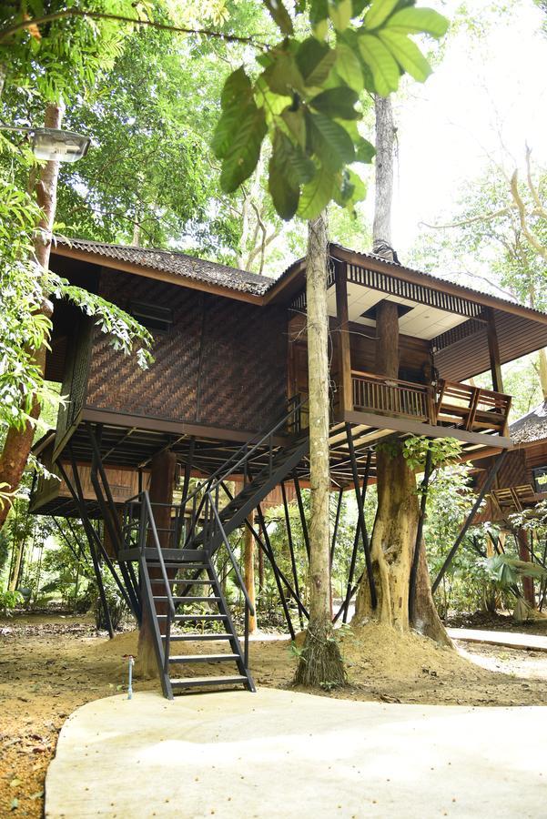 Tree House (4 Adults),625396825:JPEG