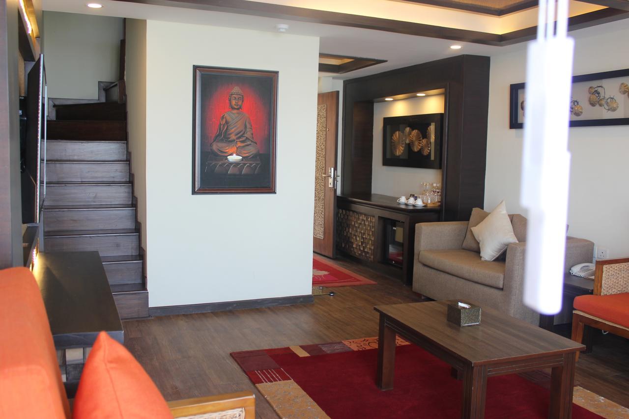 Executive Suite- 10% off on Food and Beverages, 20% off on Spa,749915462:JPEG