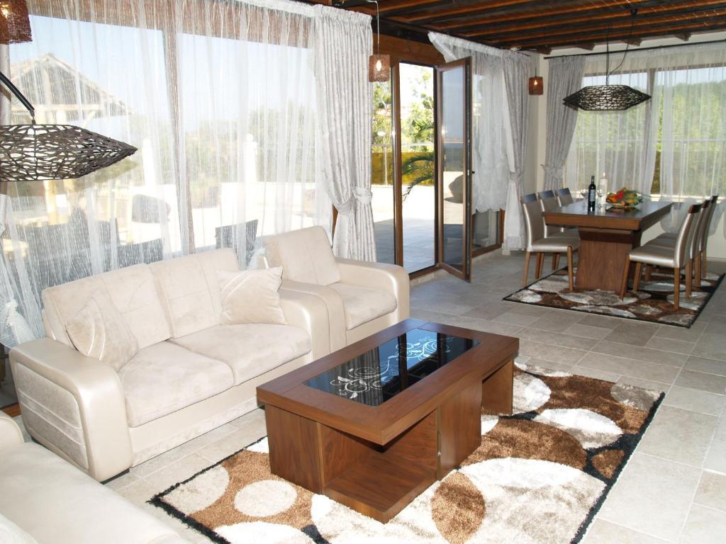 Deluxe Two-Bedroom Suite,64562056:JPEG