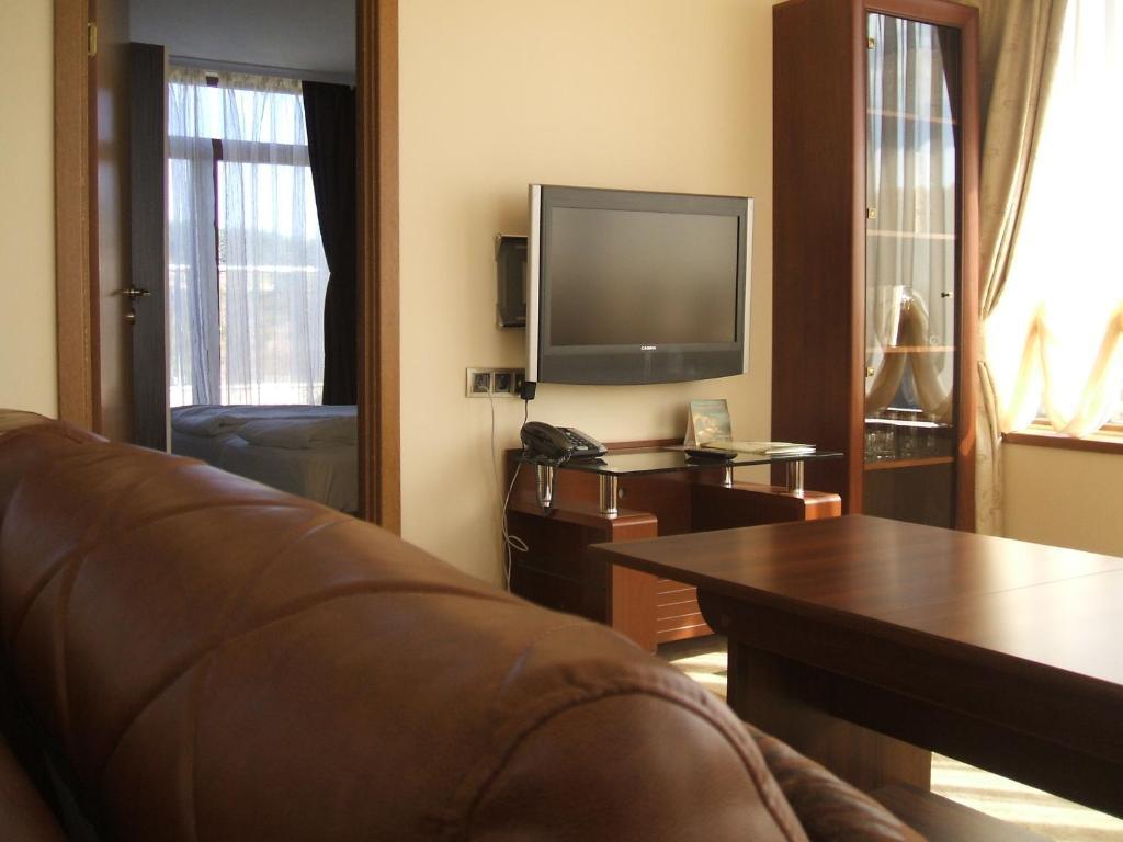 Superior Two-Bedroom Suite,64562101:JPEG