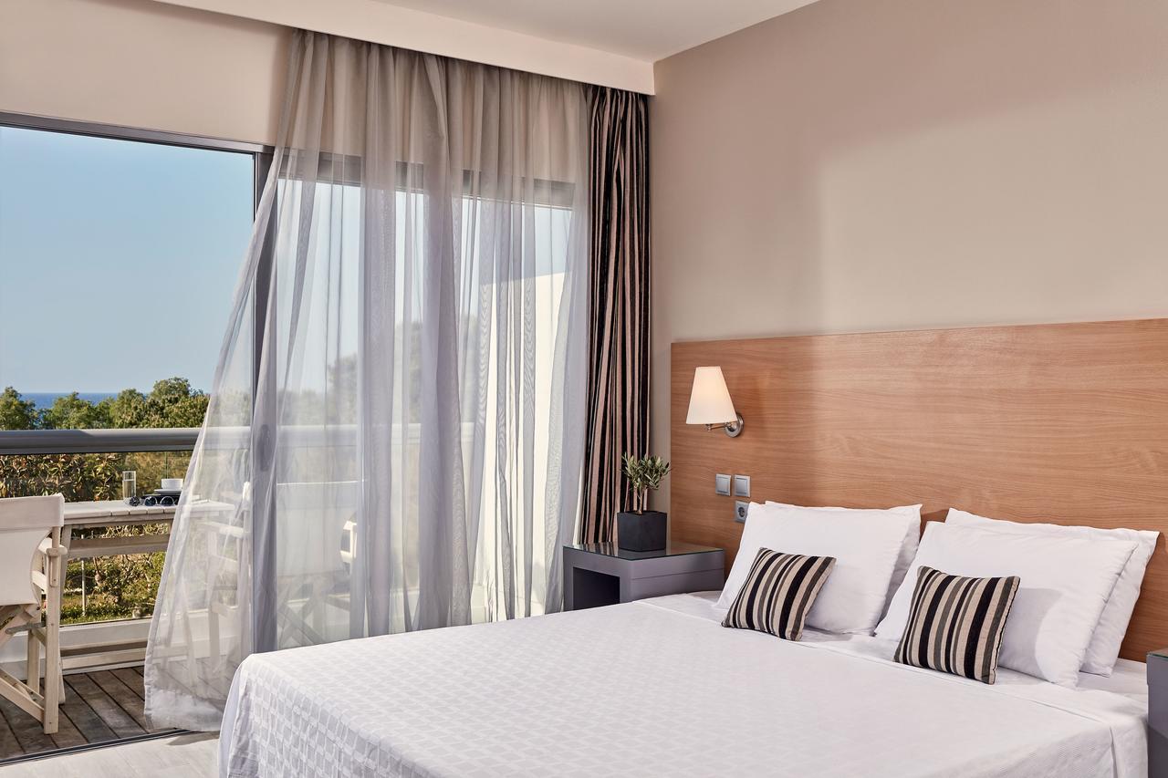 Double Room with Pool View and Sea View,645047277:JPEG