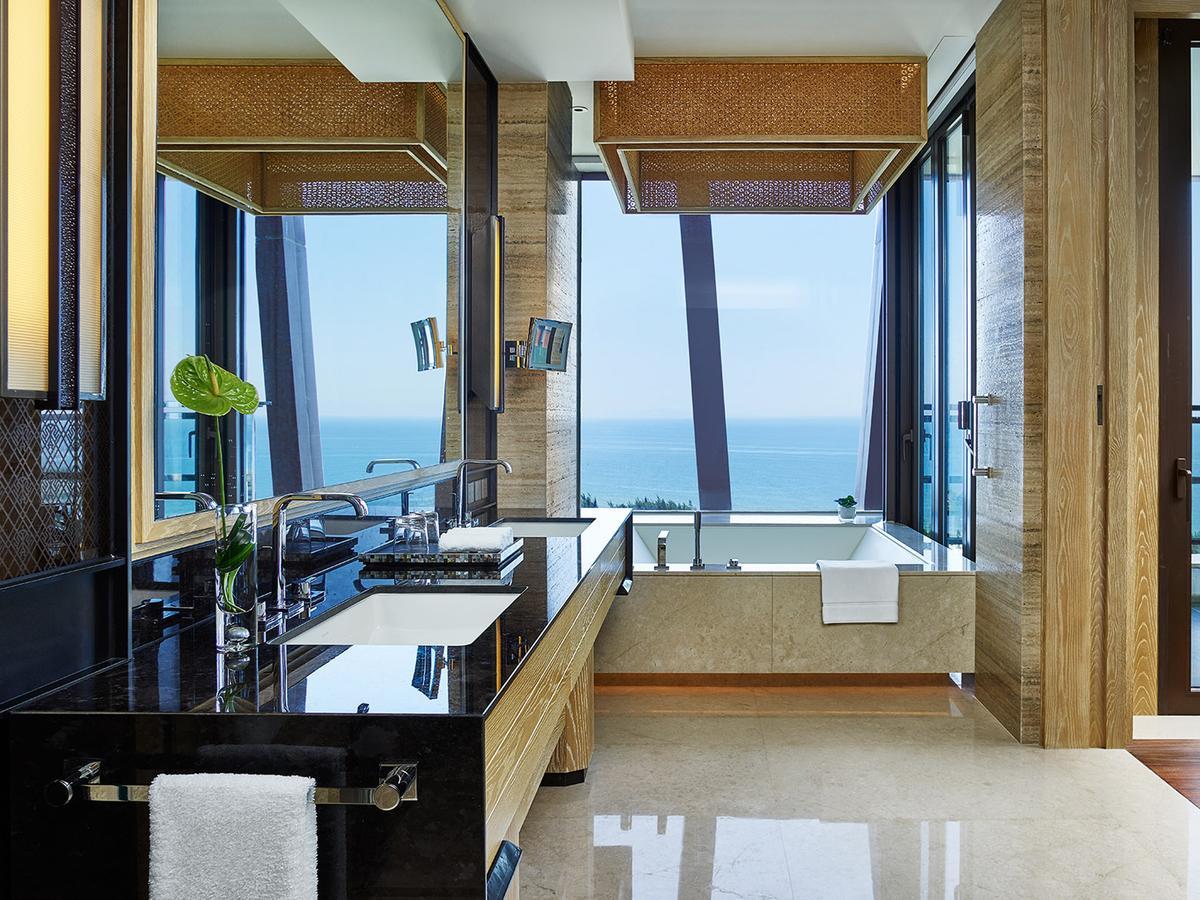 Deluxe King Room with Ocean View