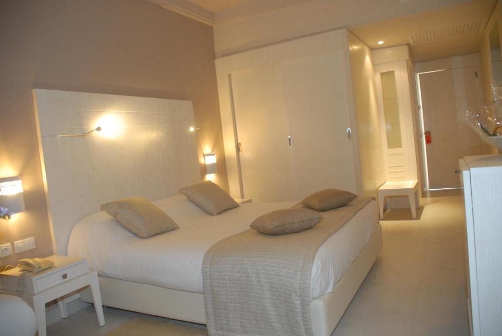 Standard Quadruple Room,64740145:JPEG