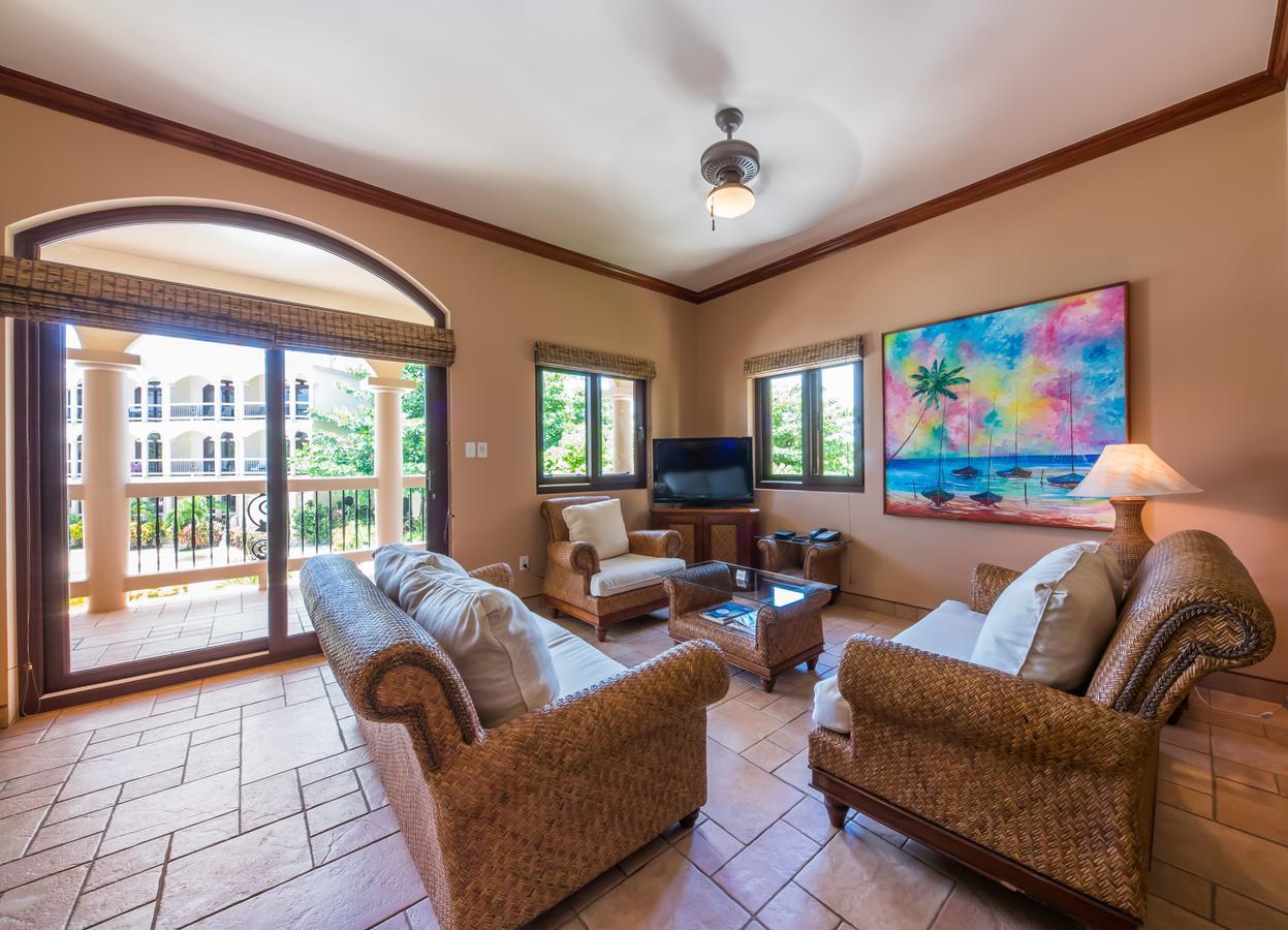 Villa con 2 Camere da Letto e Vista Piscina