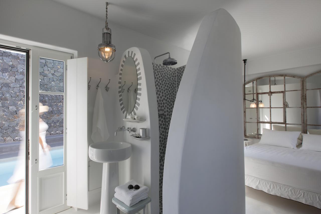 Family Two-Bedroom Suite with Outdoor Heated Pool and Caldera View