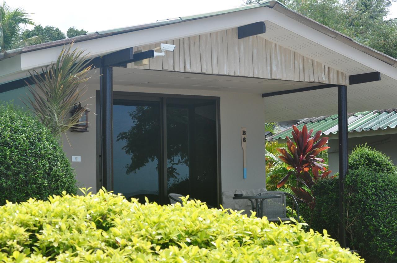 Beach Bungalow,929057449:JPEG