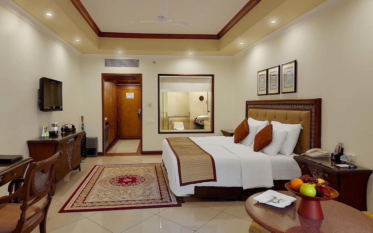 Club Room King -  10% Discount on Foods & Soft Beverages* | 15% Discounts on Laundry Services* | INR 500 spa credit during your stay on selective Massage services. TnC Apply.* | Free Minibar - 2 cans of soft Beverages (Once on Arrival)