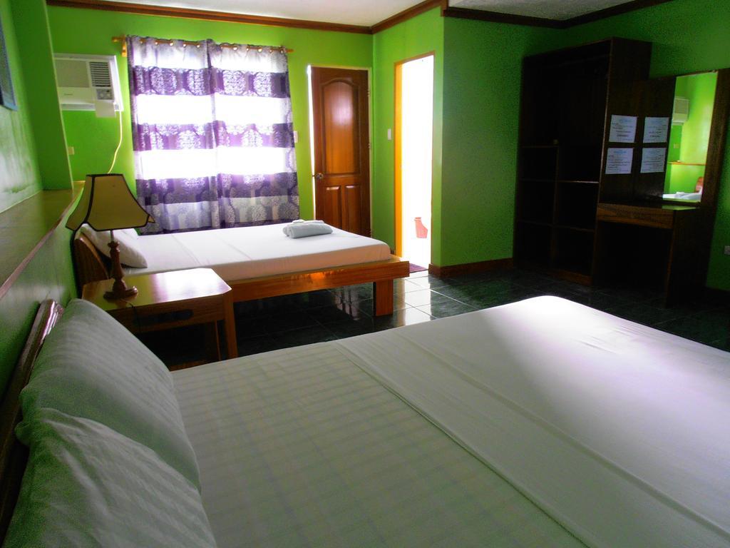 Deluxe Queen Suite