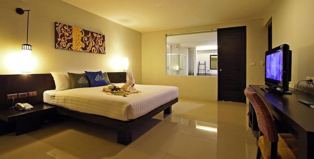 Suite Double Room with Pool View