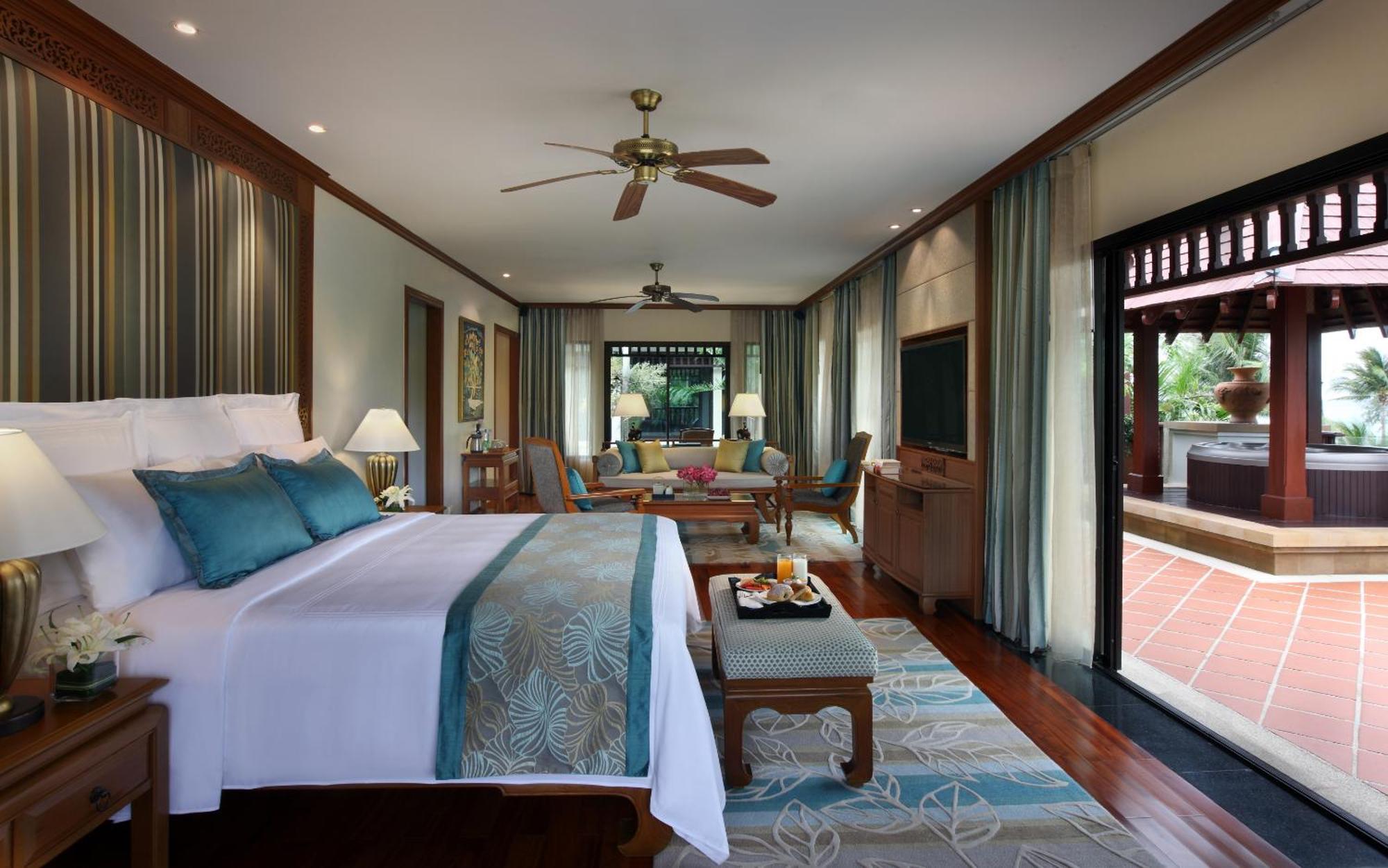 One-Bedroom Luxury King Suite Whirlpool Oceanfront