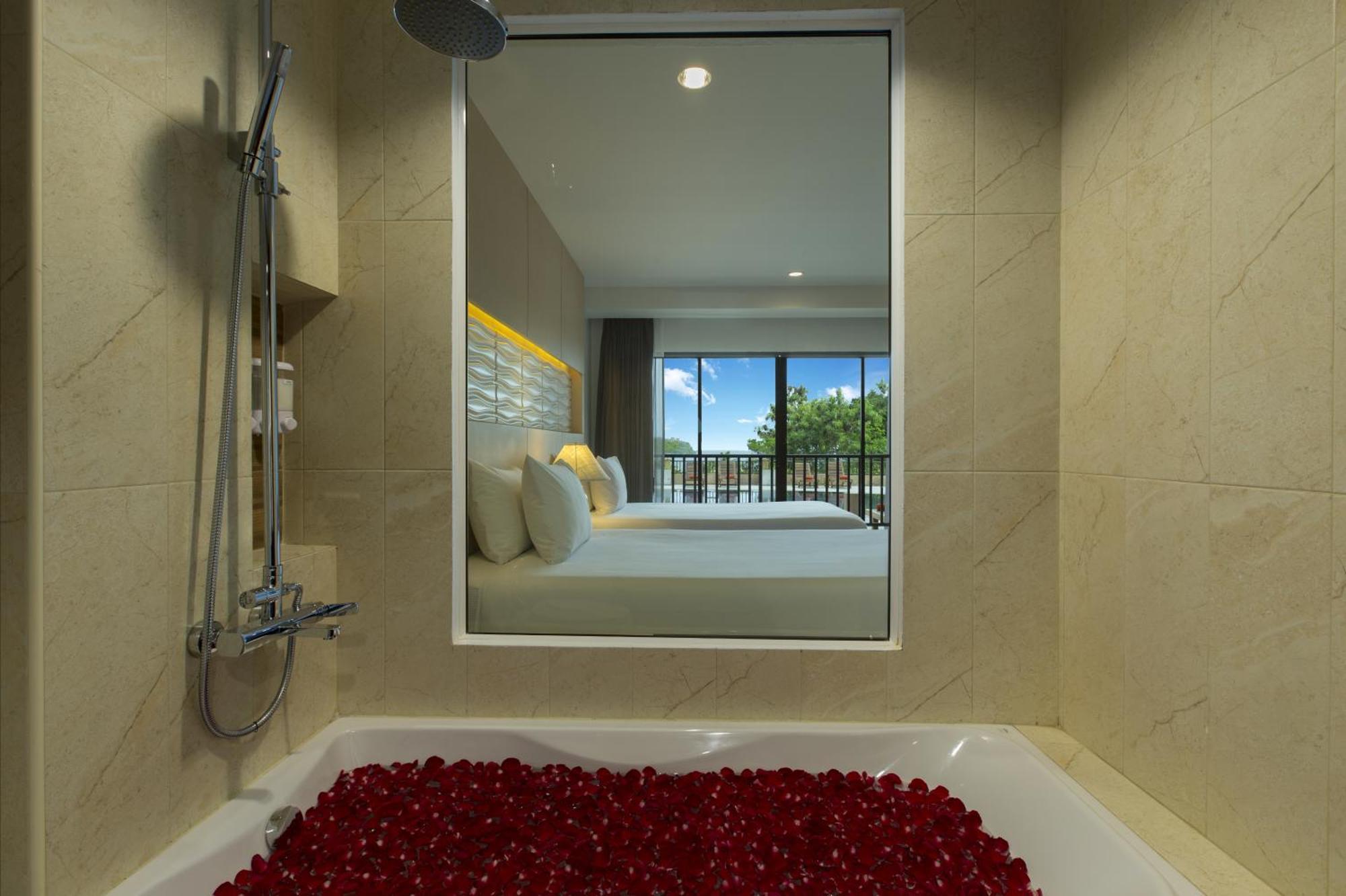 Deluxe Double or Twin Room Sea View
