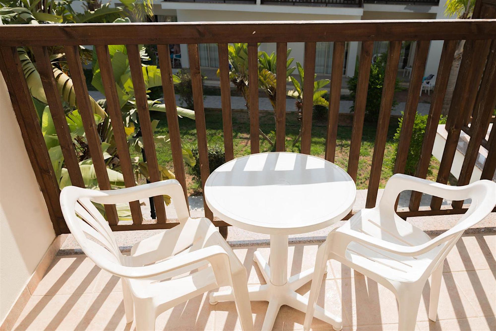 Junior Suite with Garden View,679688721:JPEG