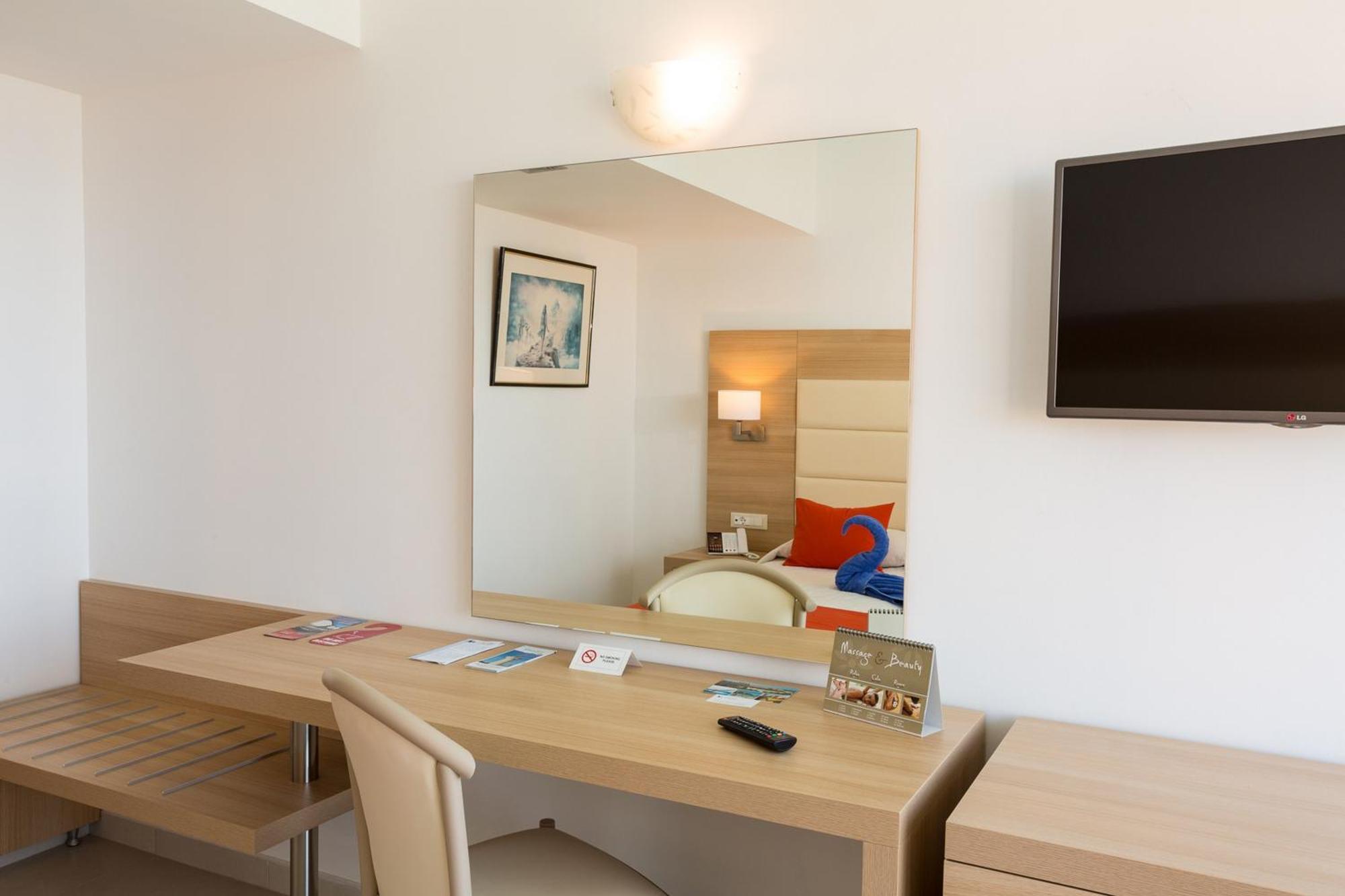 Superior Twin Room with Land View