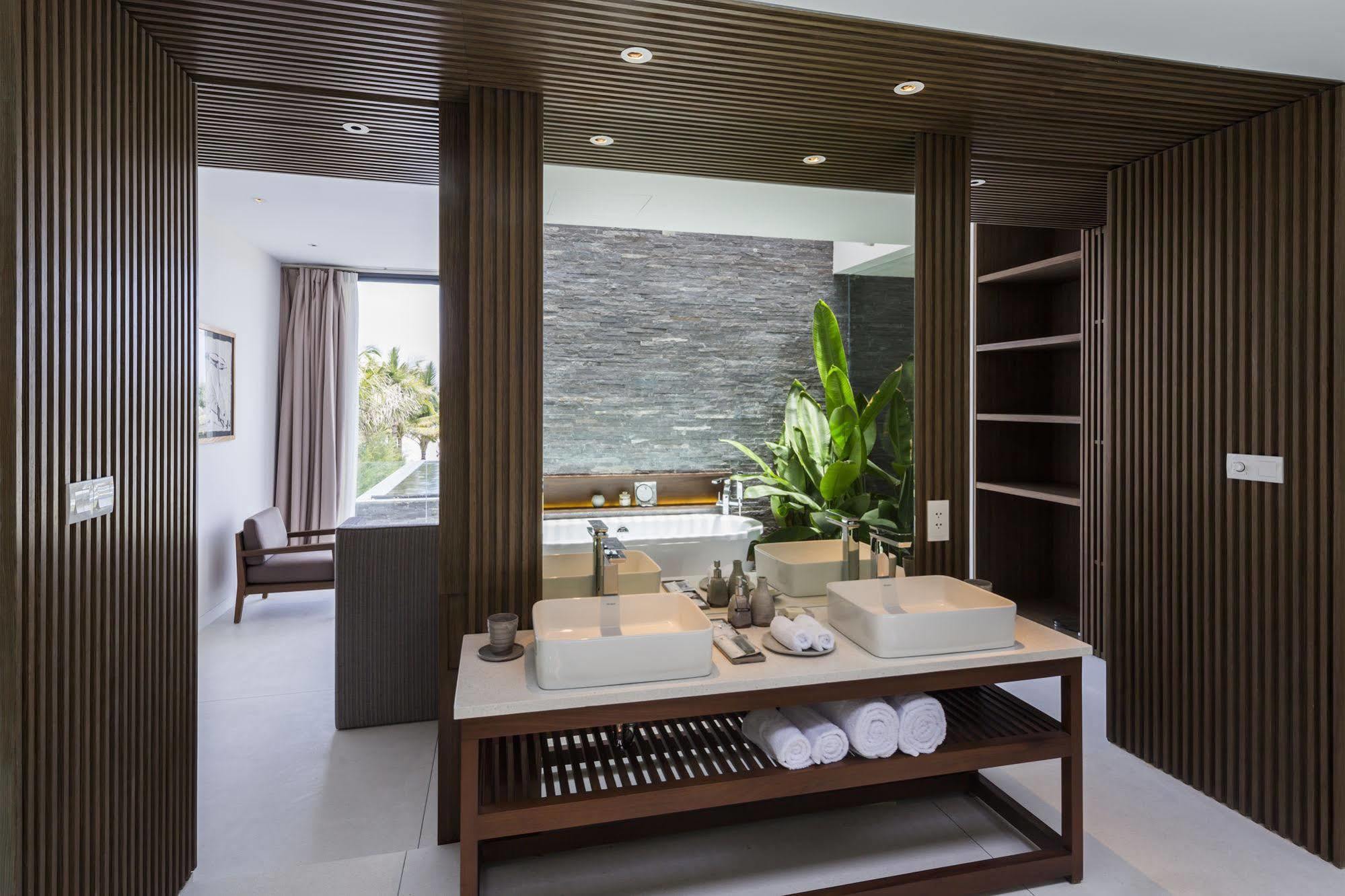 Three-Bedroom Villa with Private Pool and Bathtub,685804068:JPEG