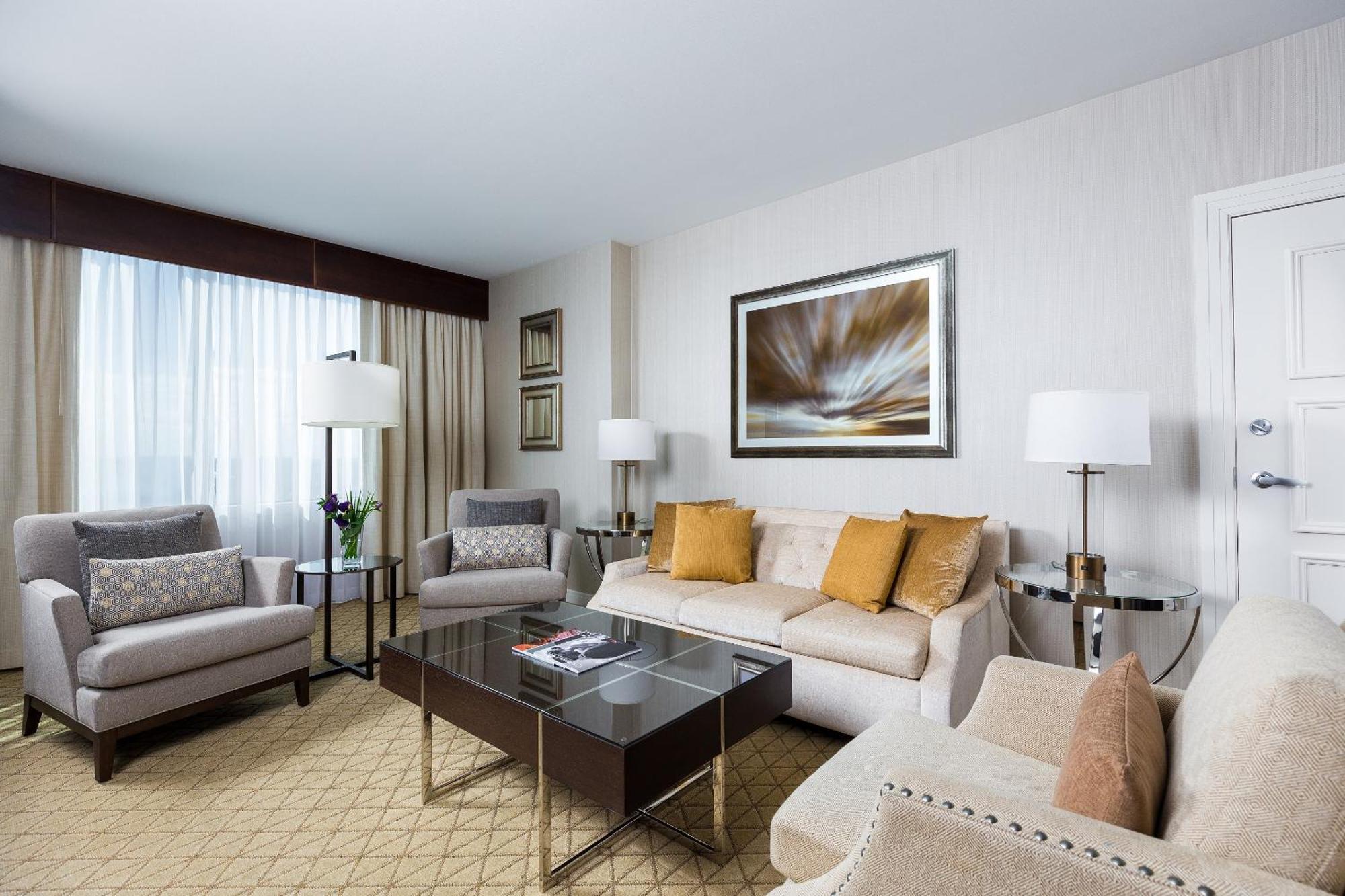 Sky Tower River Suite