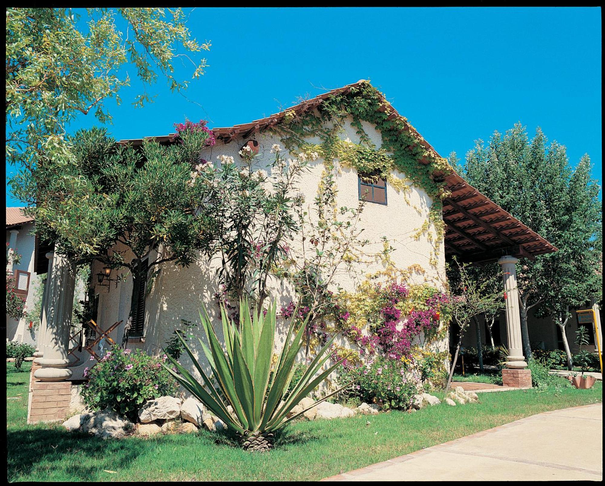 Cottage (2 Adults + 2 Children),688904028:JPEG