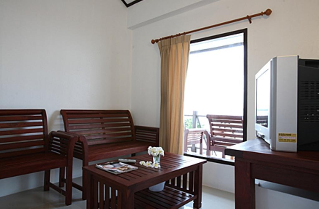 Two-Bedroom Bungalow with Sea View,69452870:JPEG
