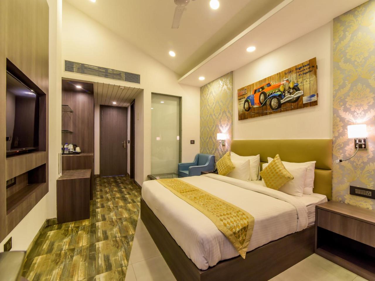 Superior Double Room with Balcony