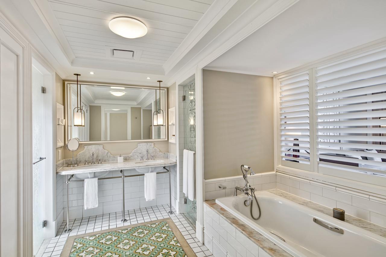 Deluxe Beachfront Suite,1277529244:JPEG