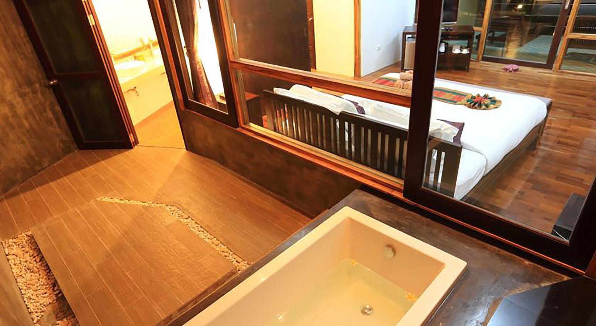 Deluxe Sweet Room,817035728:JPEG