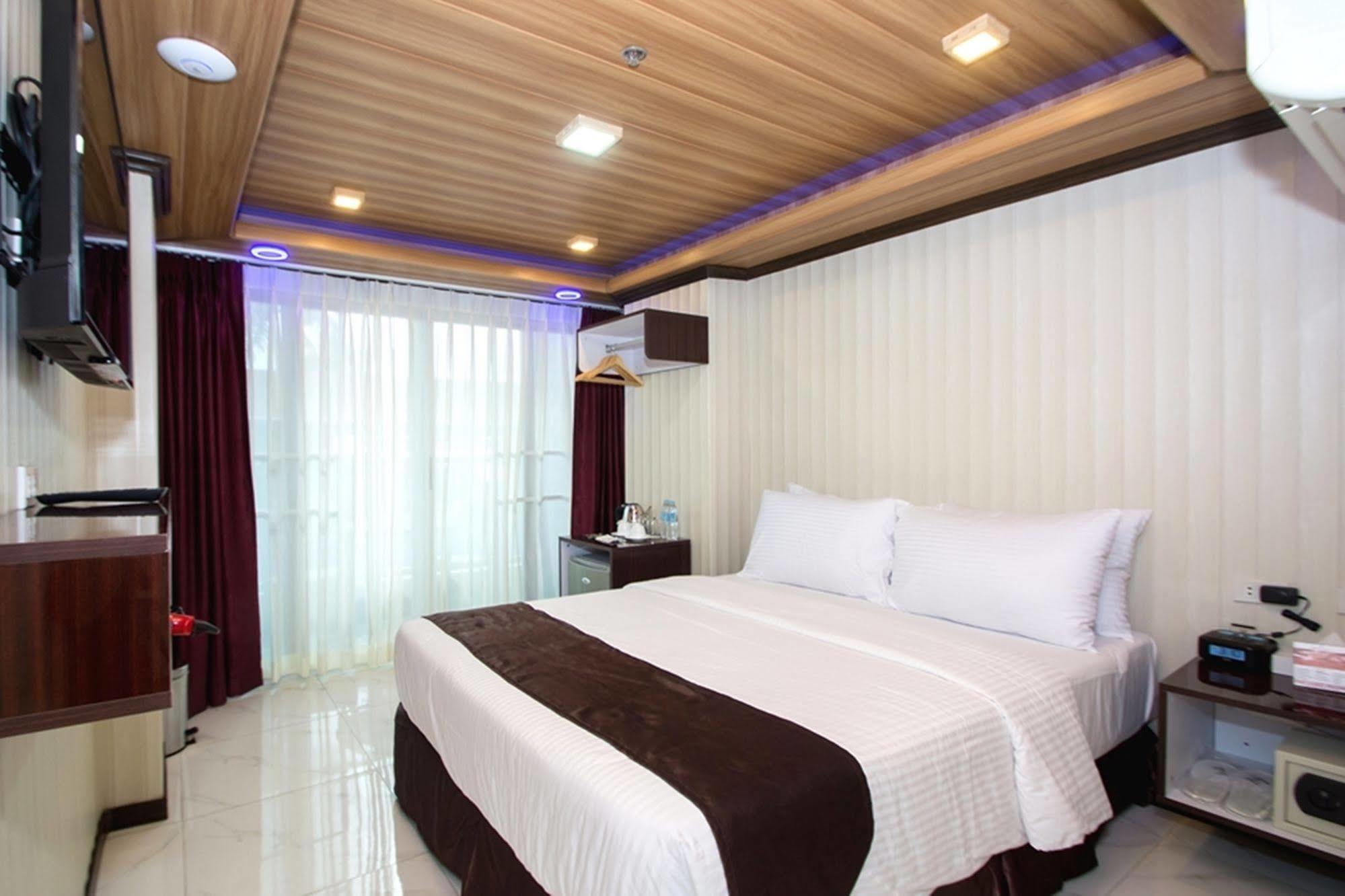 Standard Room Main with Partial View,857536190:JPEG