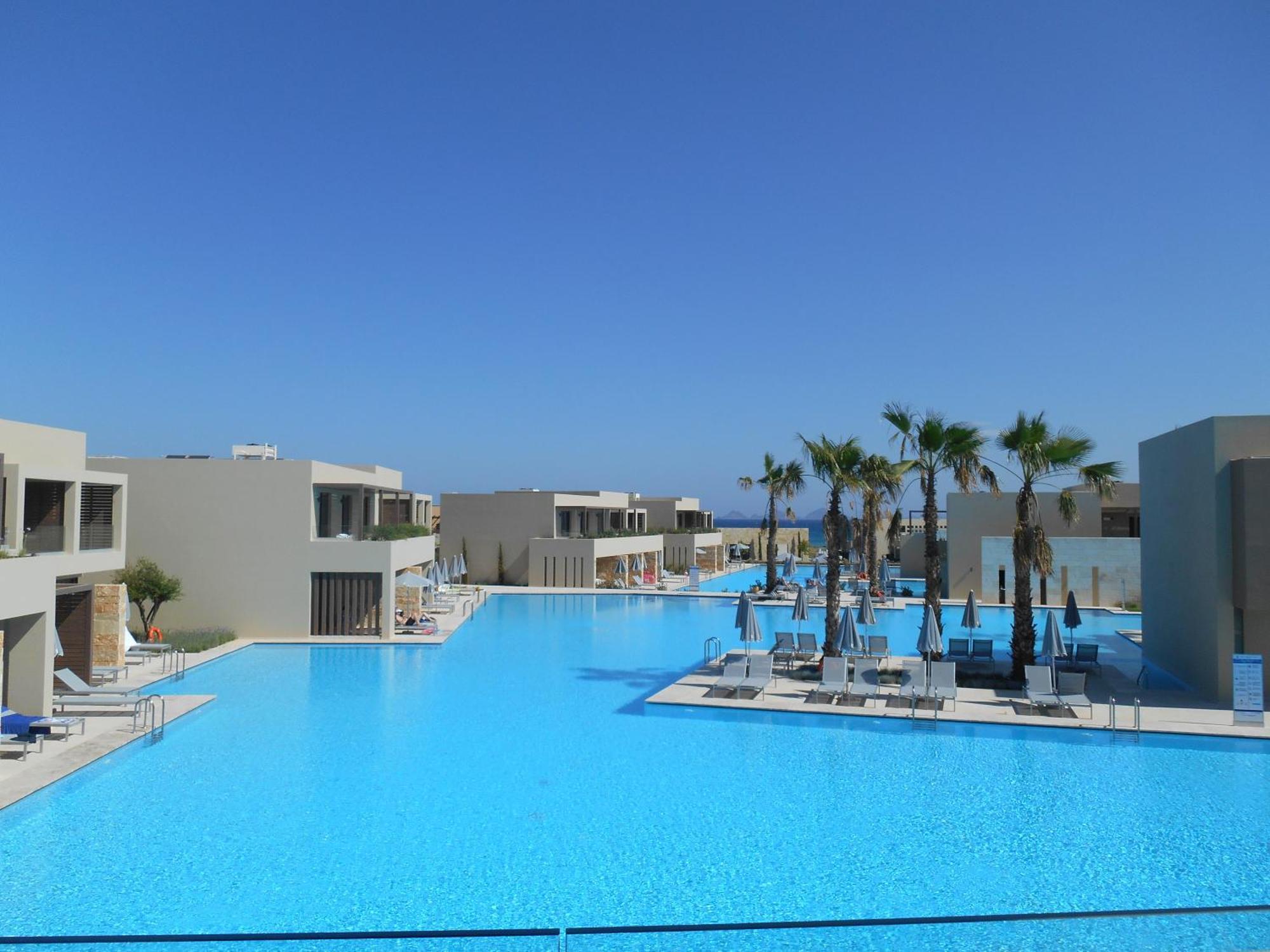 Double Swim-Up Room