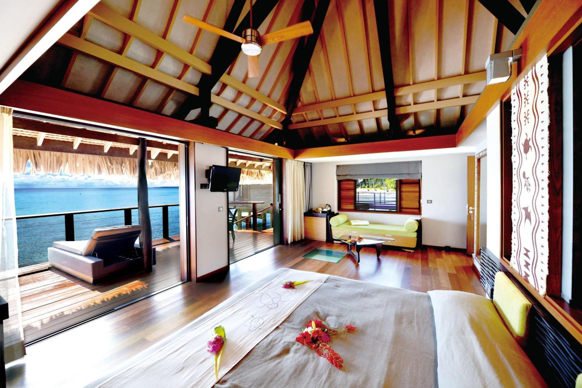 Over Water Bungalow,345226303:JPEG