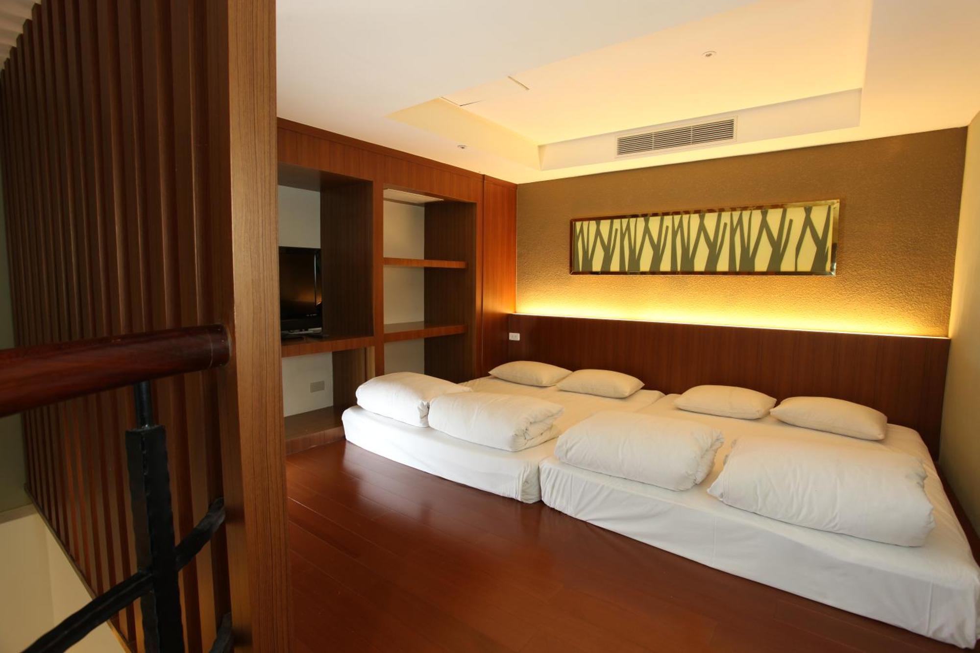 Loft Family Room,1305023233:JPEG