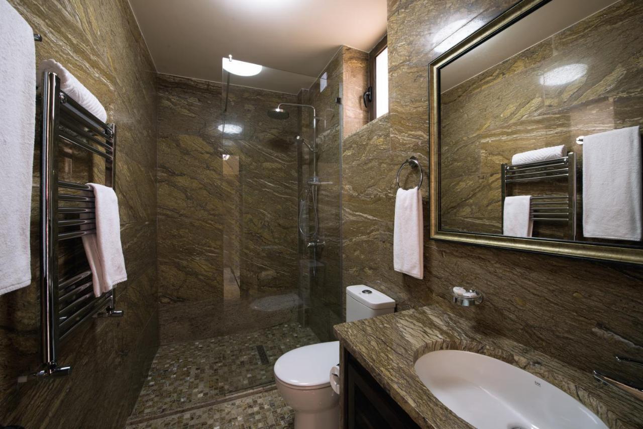 Suite with Mountain View,1638515545:JPEG