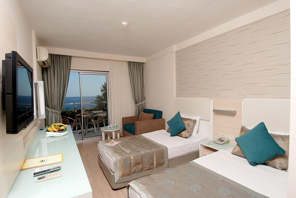 Standard Double or Twin Room - Sea Side,703250287:JPEG