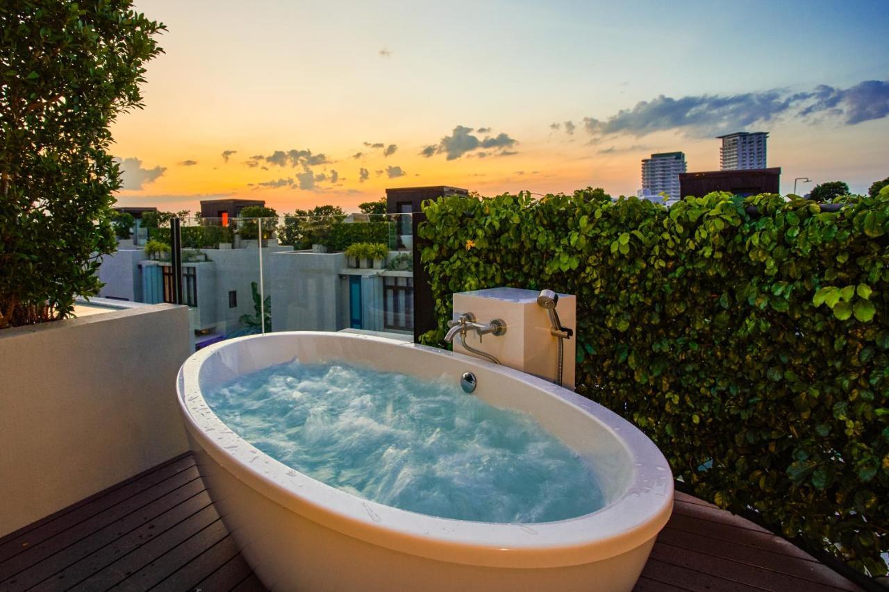 Moondeck Jacucci Suite - Minimum age:  12 years old,744388216:JPEG