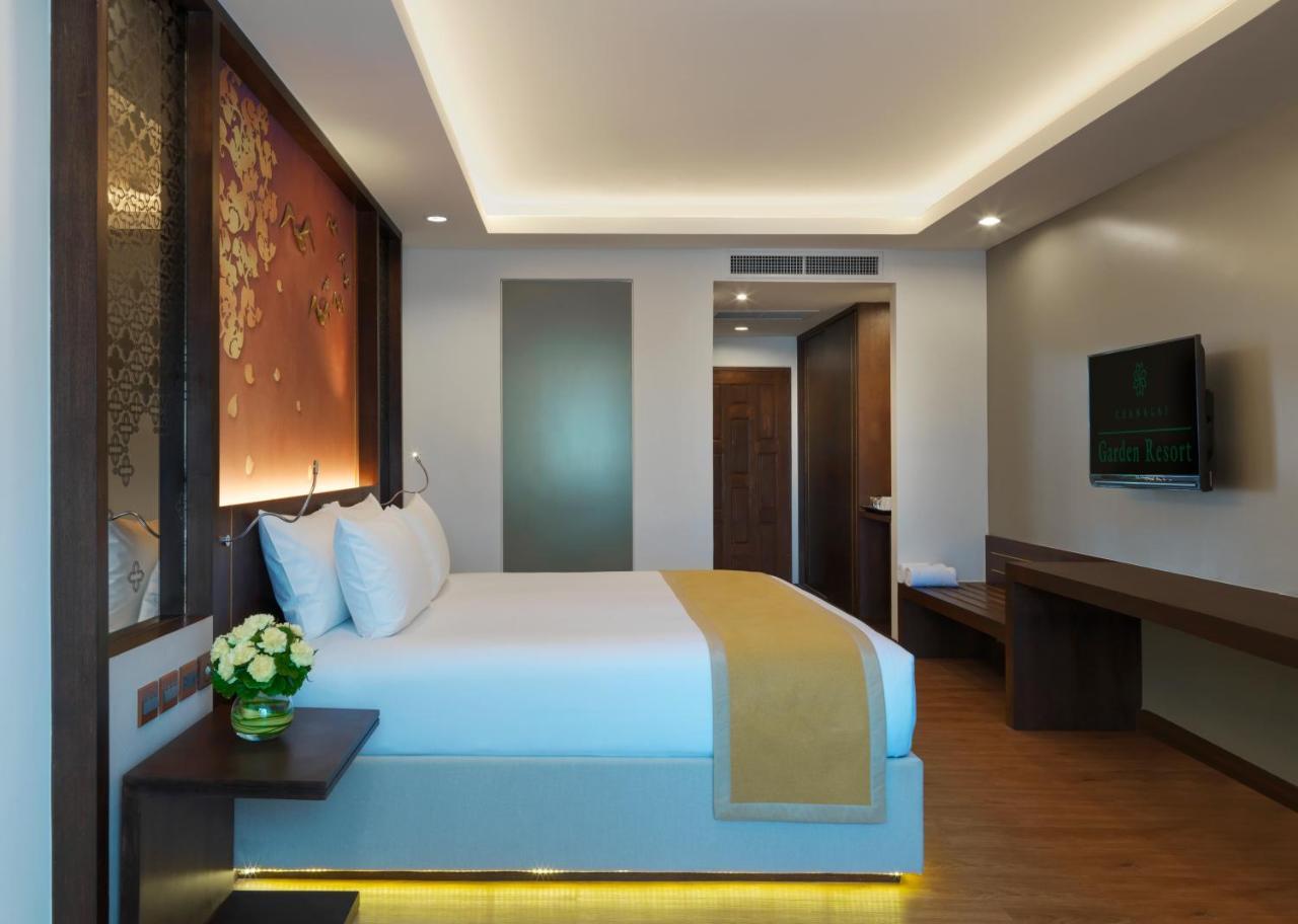 Signature Club Room