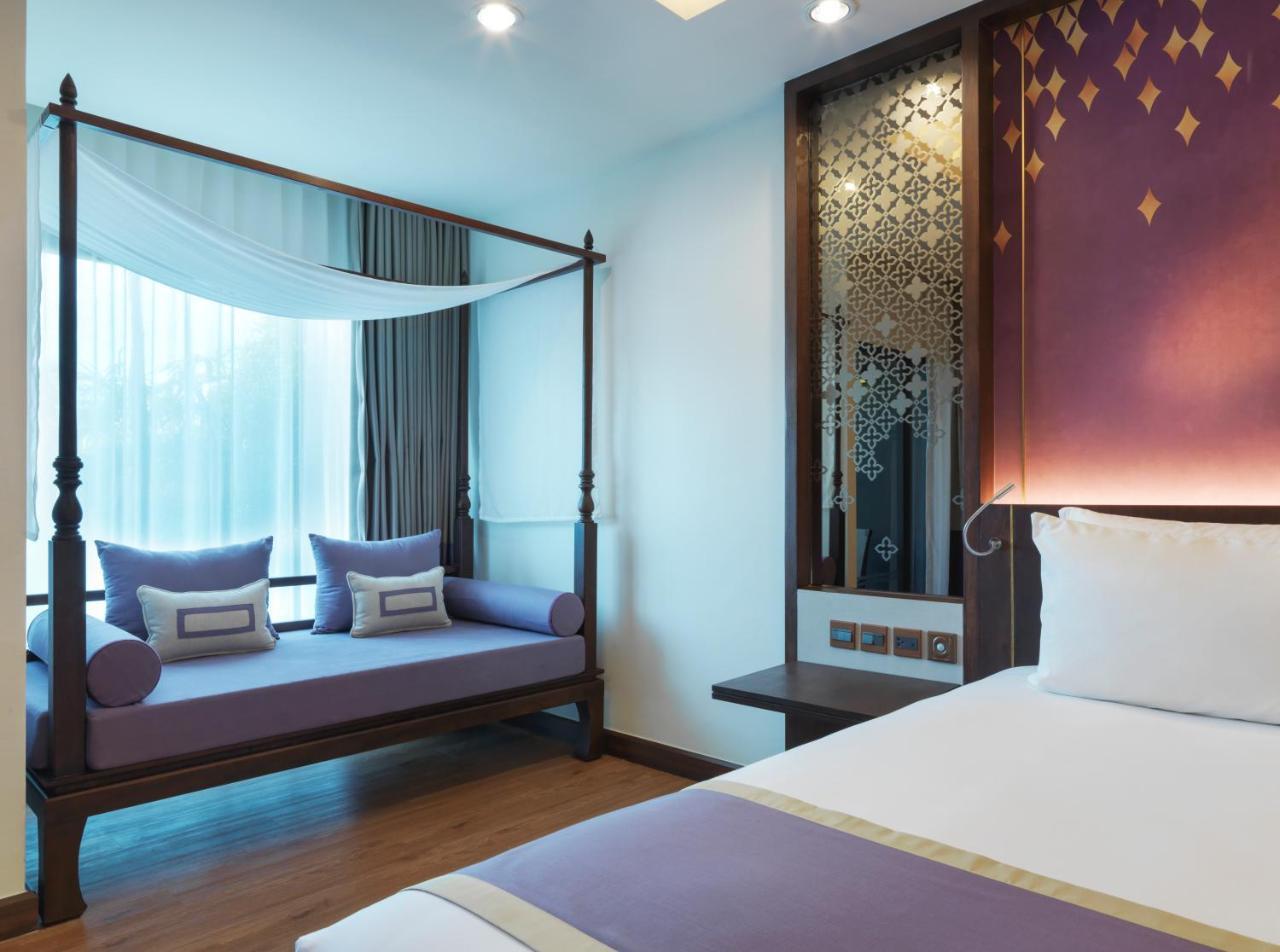 Signature Club Room