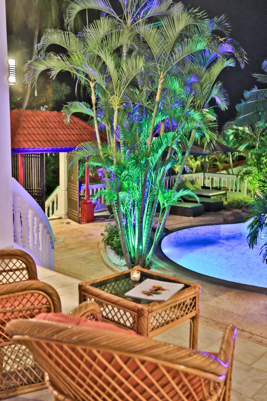 King Suite with Pool View