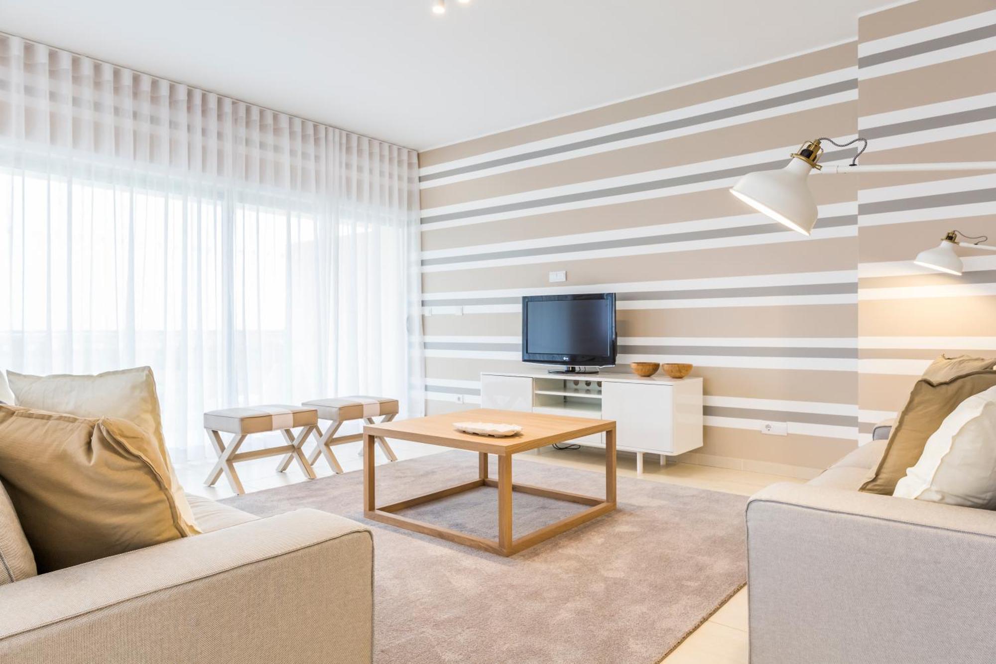 Deluxe One-Bedroom Apartment