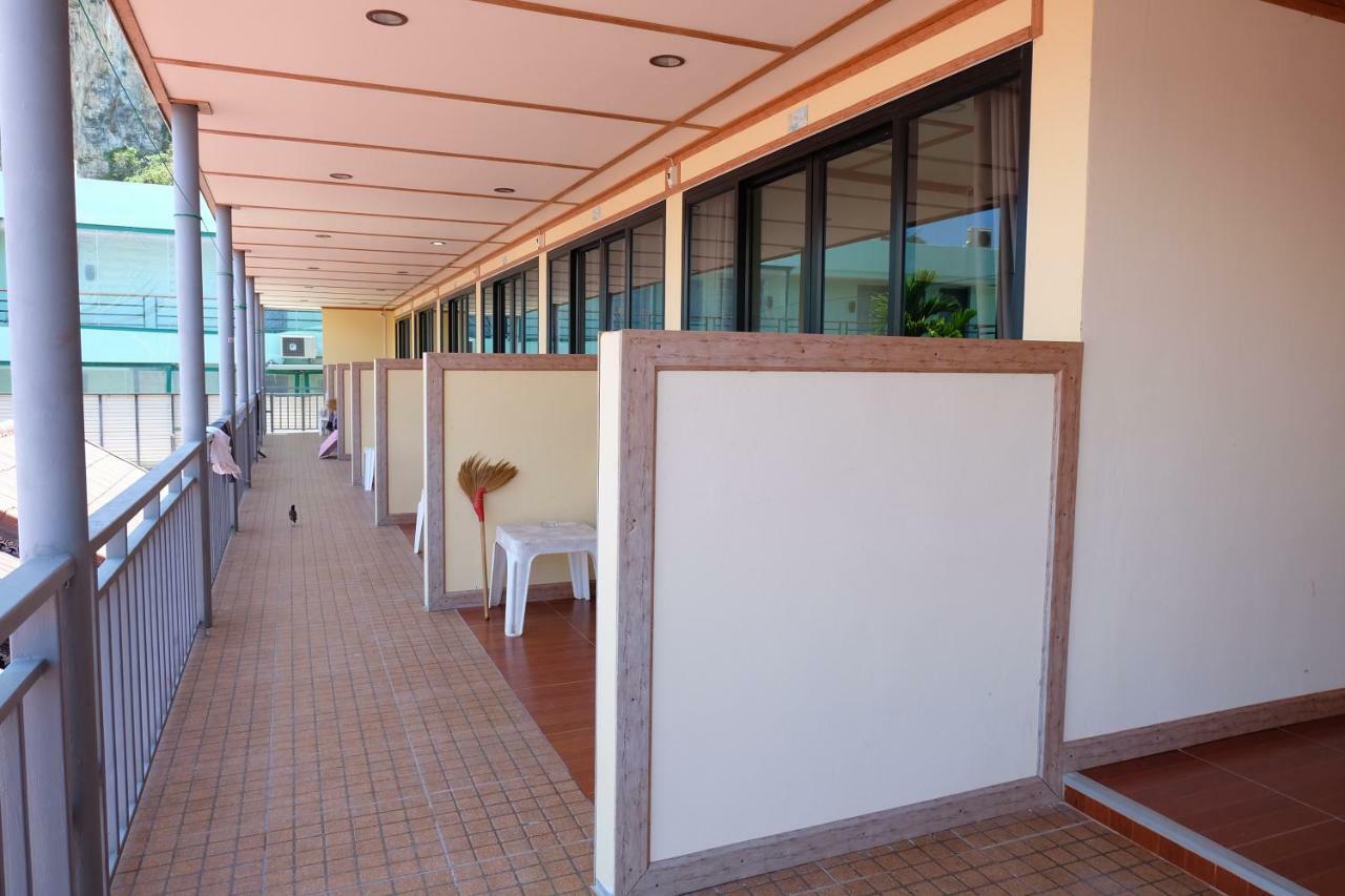 Standard Double Room (Building)