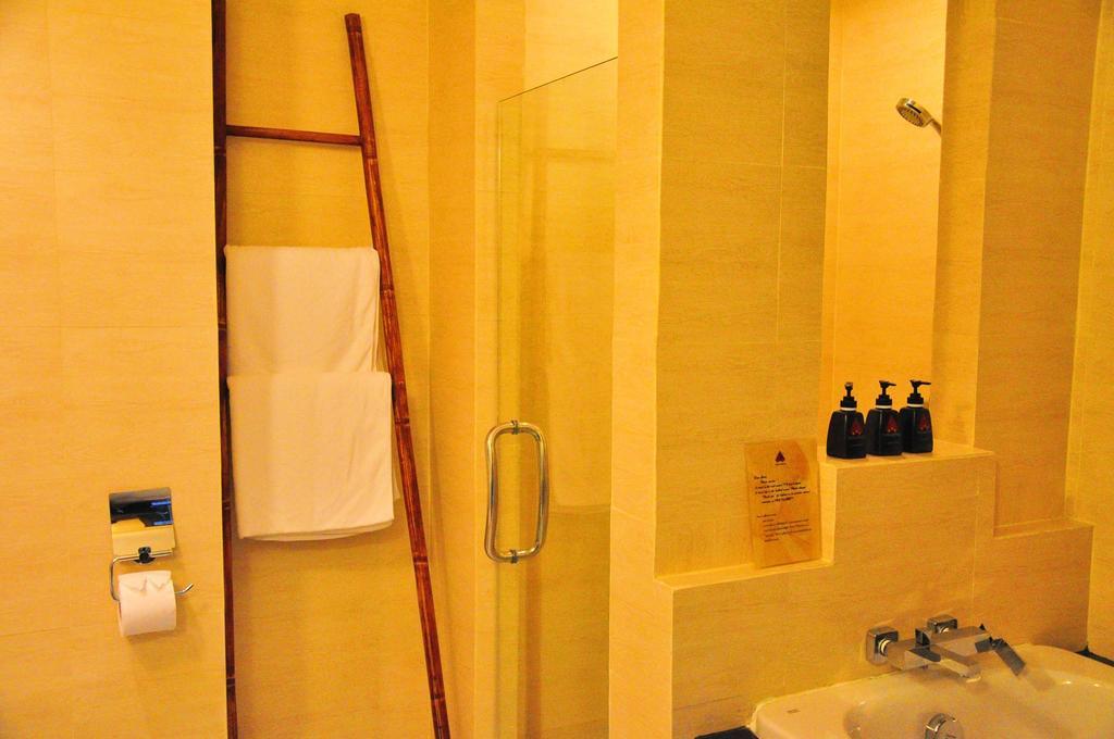 Deluxe Double or Twin Room Pool Access,190130347:JPEG