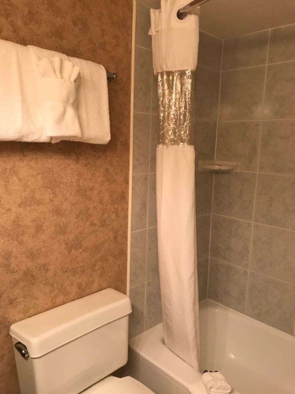 One-Bedroom Parlor Room - Non-Smoking,790064835:JPEG