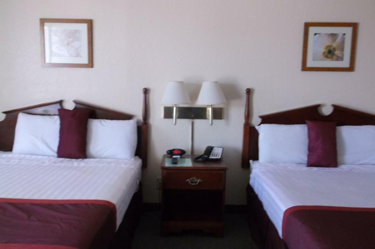 Room One Queen One Double Bed Mobility Access or Non-Smoking,799690989:JPEG