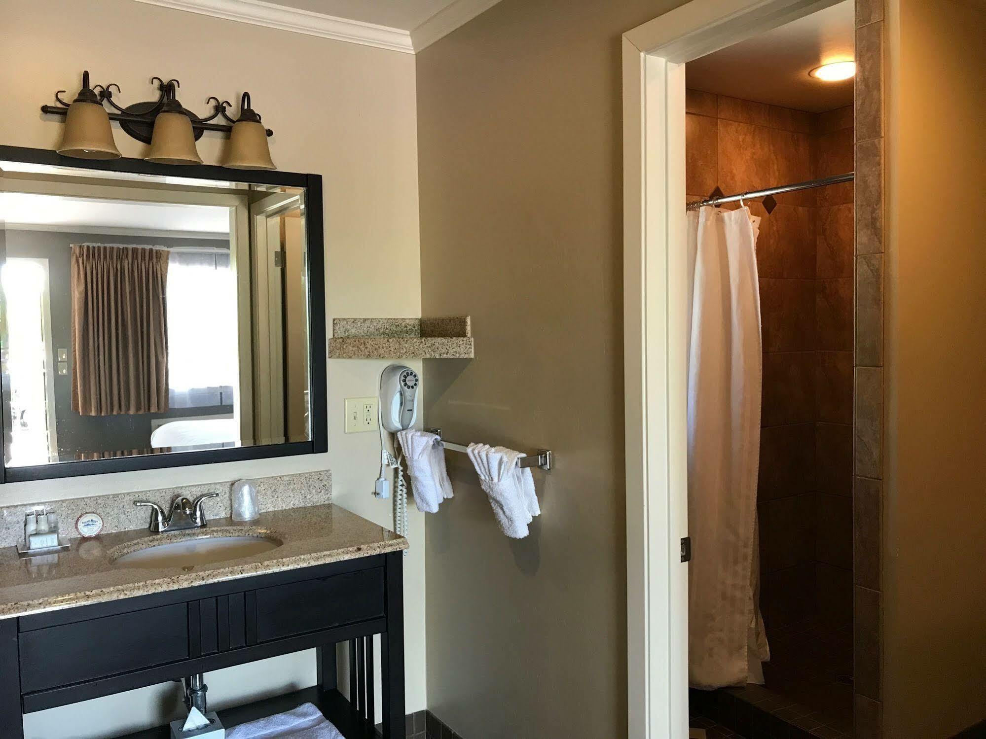 Standard King Room,1202431810:JPEG