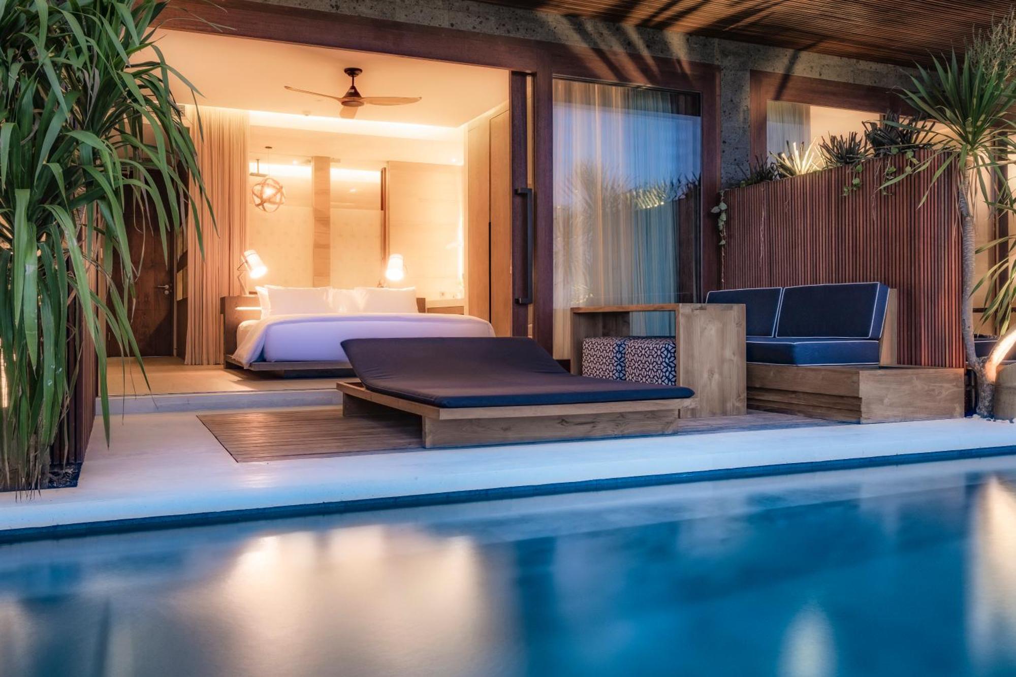 Beachfront Pool Suites