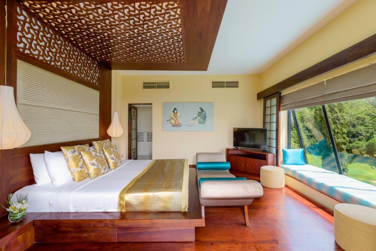 Suite with Mountain View