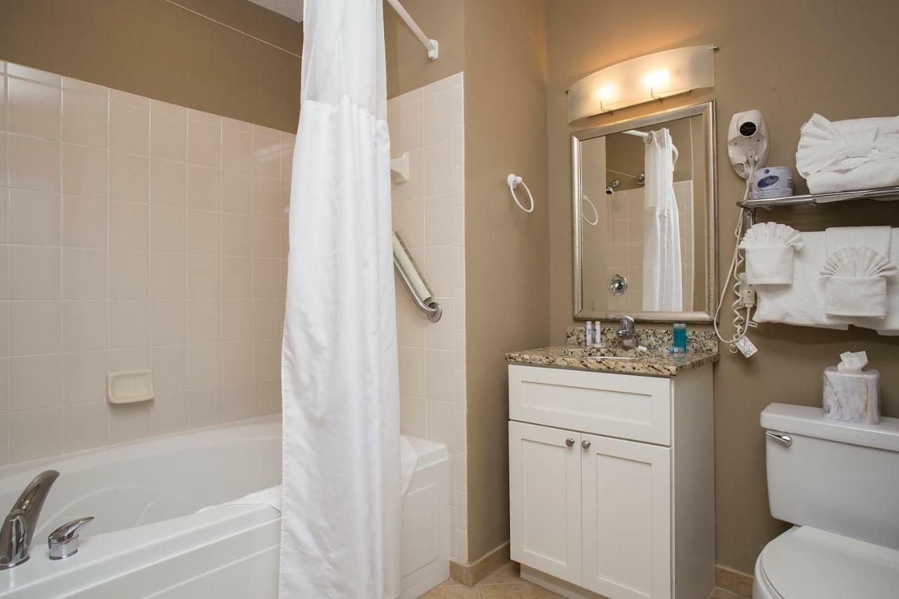 Three-Bedroom Suite Ocean Front,370587721:JPEG