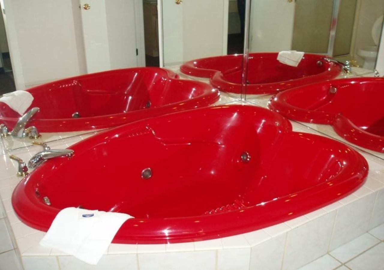 King Suite with Spa Bath and Sofa Bed,846510068:JPEG