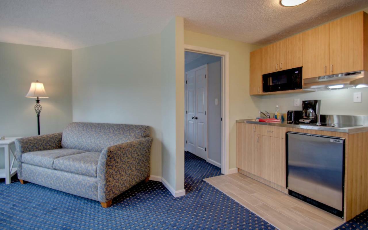 Deluxe Queen Suite,889454896:JPEG