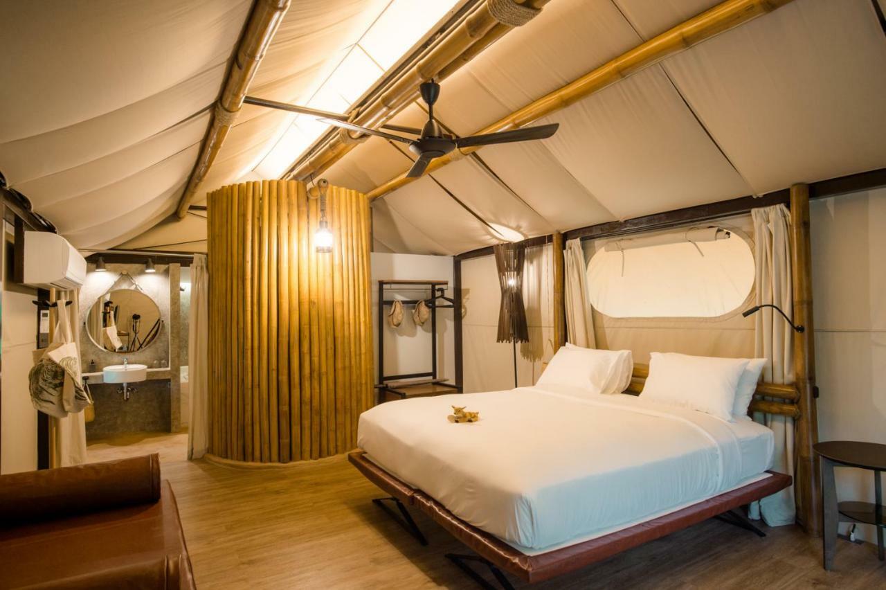 Deluxe Signature Tent,894125977:JPEG